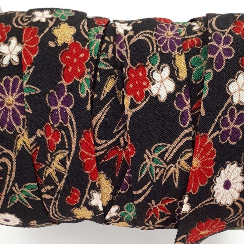 Biais en chirimen noir à fleurs 20mm large vendu au mètre