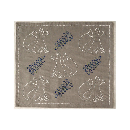 Kit sashiko renards sur fond gris