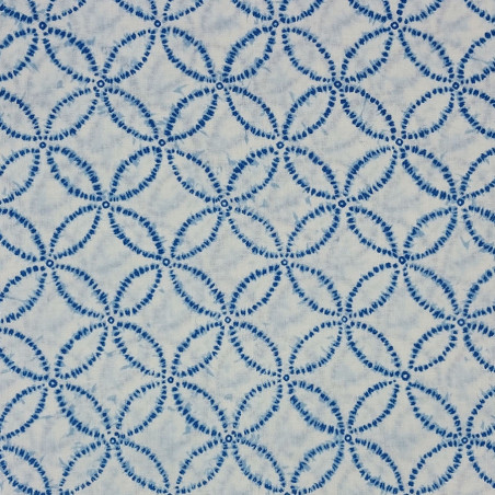 Tissu japonais blanc motifs shippo en bleu esprit shibori