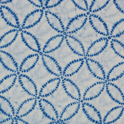 Tissu japonais blanc motifs shippo en bleu esprit shibori