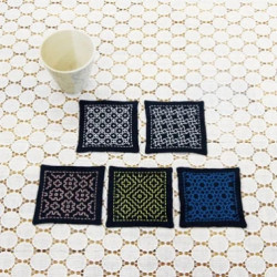 Kit sashiko 5 dessous de verres bleu nuit style hitomezashi v2