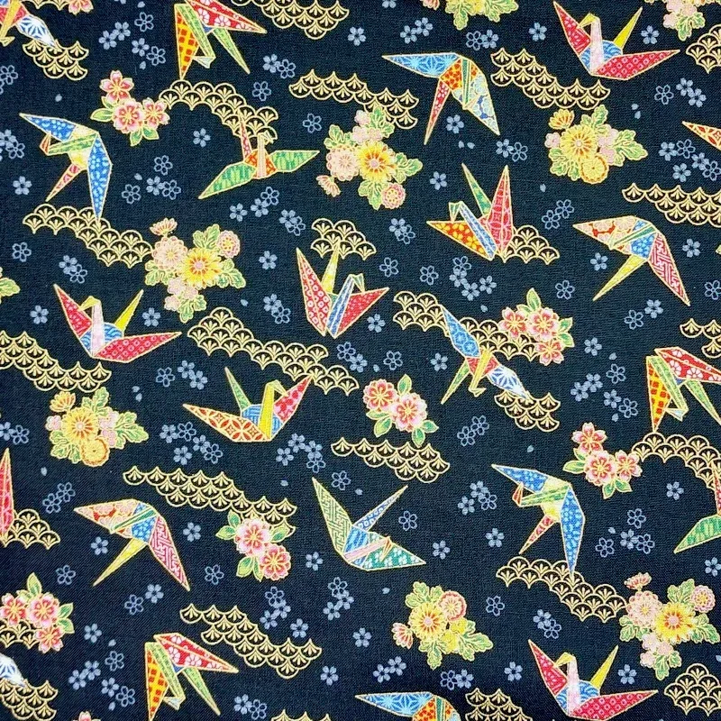 Tissu japonais Cosmo noir grues origami et fleurs – coton doré